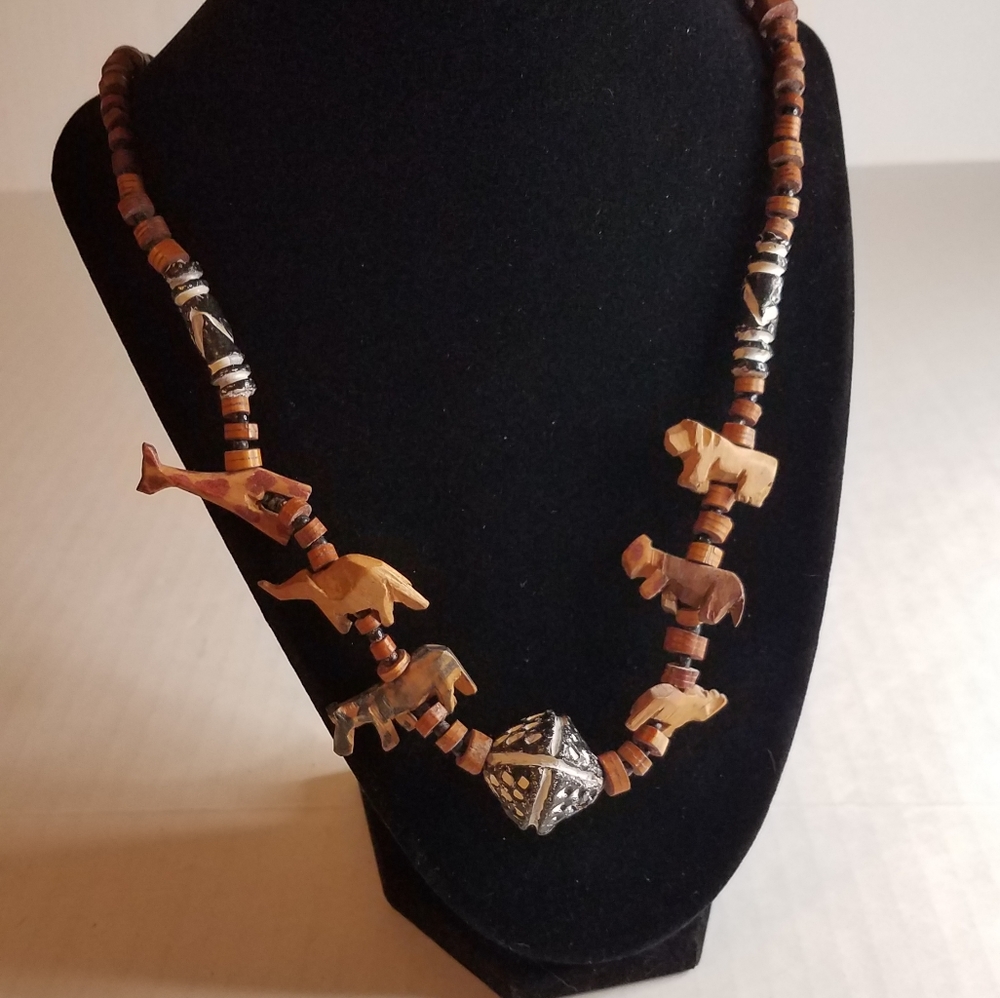 Wooden animal necklace j15